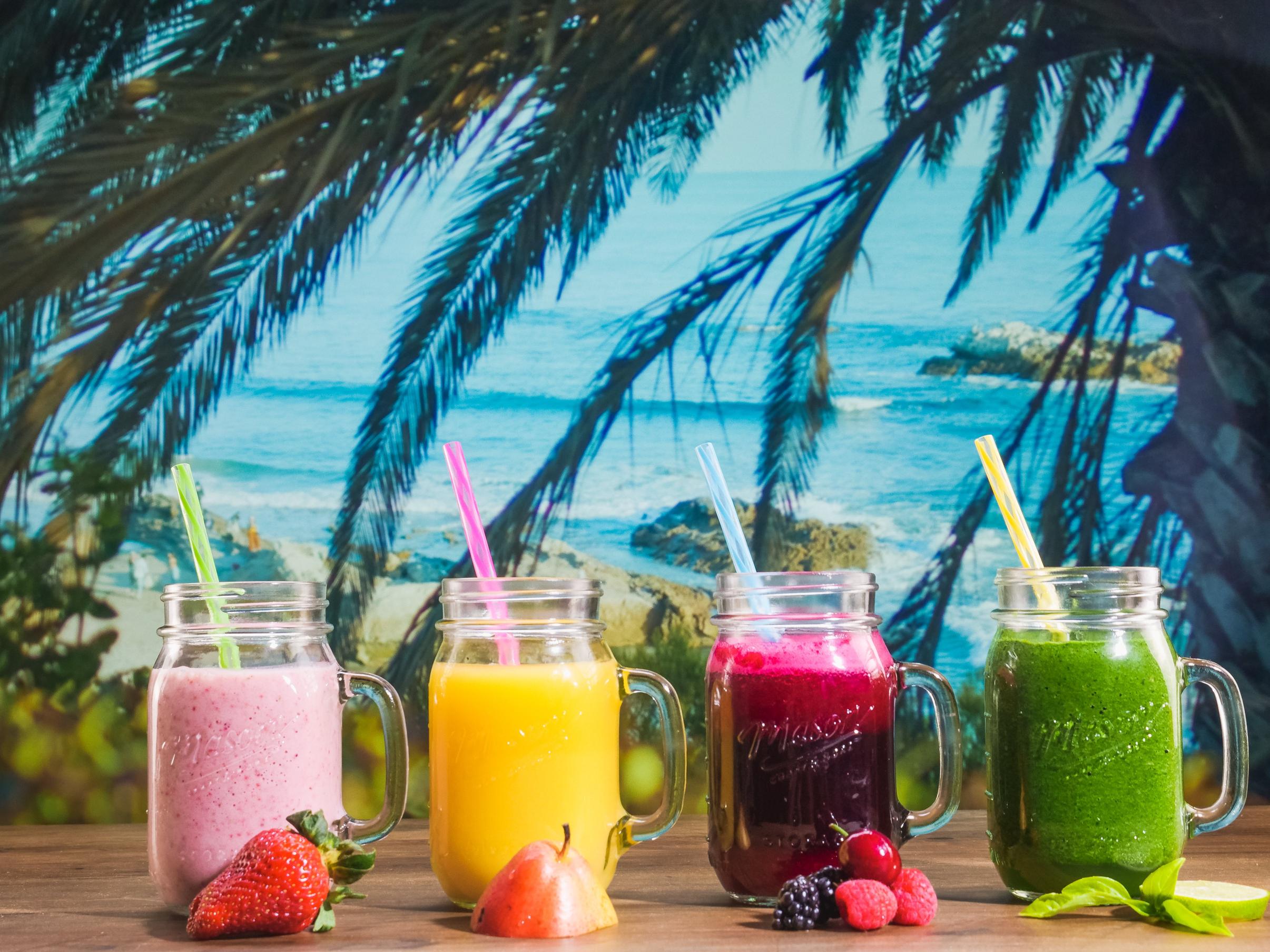 Cocktail estivi rinfrescanti: le migliori ricette di yogurt da provare in spiaggia